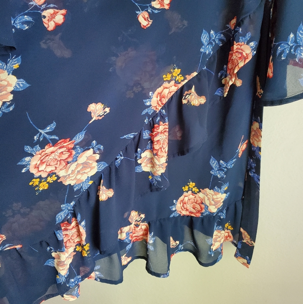 Off the shoulder floral dress with bell sleeves - Picture 4 of 5